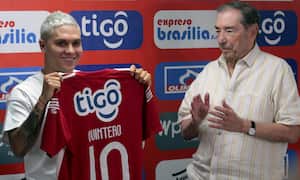Colombian Juan Fernando Quintero (L) poses with his new jersey, next to businessman Fuad Char, during the presentation as new player of Colombia's Junior team, at the Metropolitano stadium, in Barranquilla on January 15, 2023.
Jesus RICO / AFP