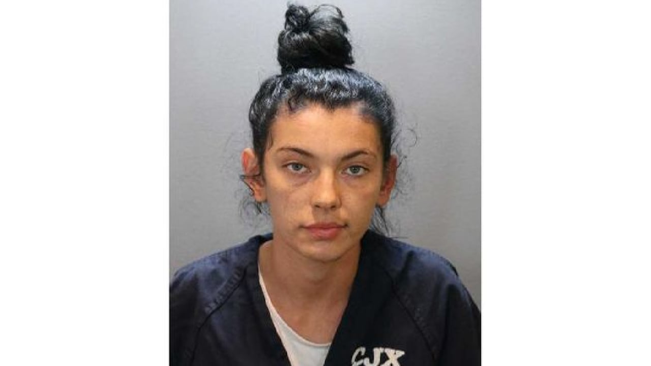 Hannah Star Esser, 20 años, ha sido acusada de un delito grave de asesinato.