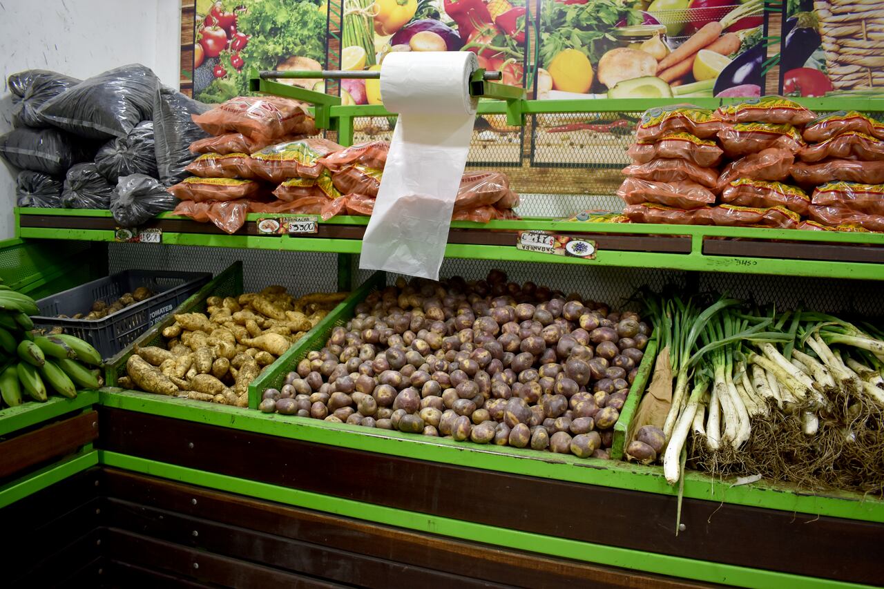 Papa alimento de la canasta familiar