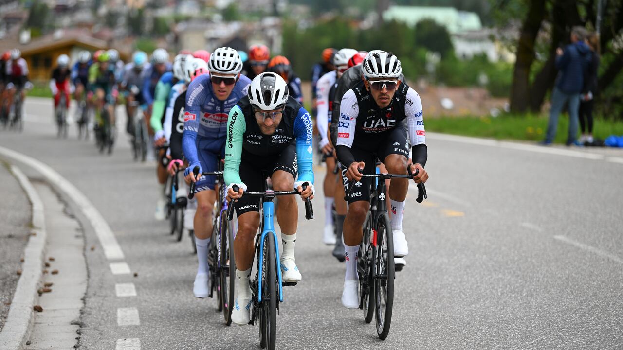 PASSO BROCON, ITALY - MAY 22: (L-R) Larry Warbasse of United States and Decathlon AG2R La Mondiale Team and Juan Sebastian Molano of Colombia and UAE Team Emirates compete during the 107th Giro d'Italia 2024, Stage 17 a 159km stage from Selva di Val Gardena to Passo Brocon 1604m / #UCIWT / on May 22, 2024 in Passo Brocon, Italy. (Photo by Dario Belingheri/Getty Images)