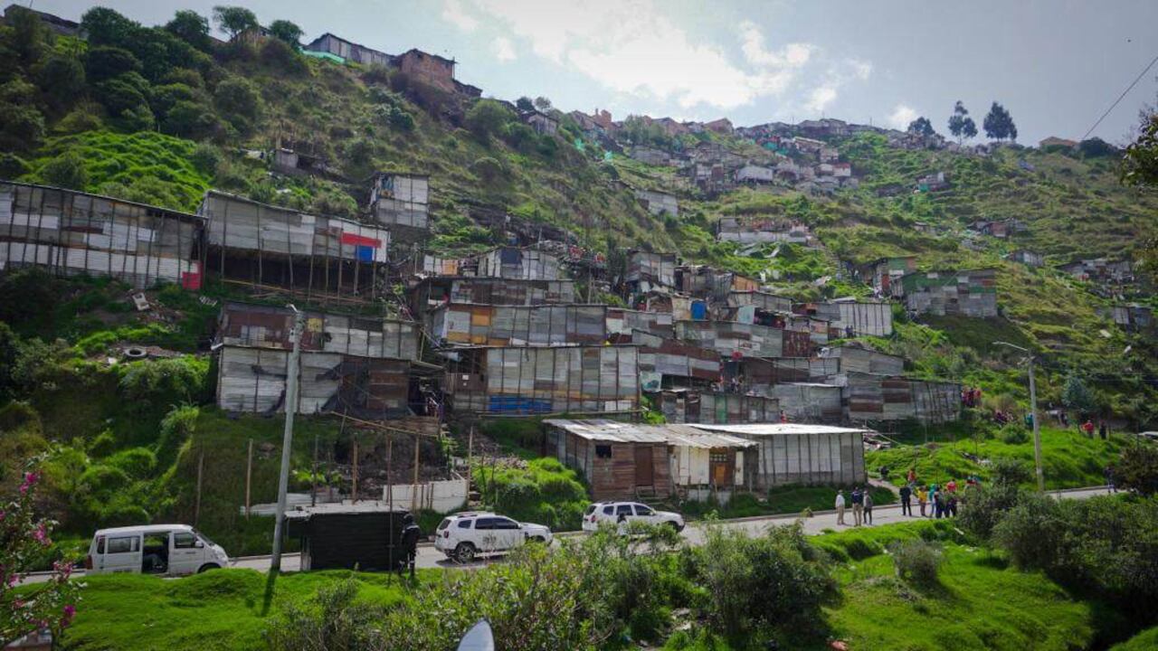 El comando ambiental desmontó 28 estructuras deshabitadas que estaban en zona de alto riesgo en Ciudad Bolívar