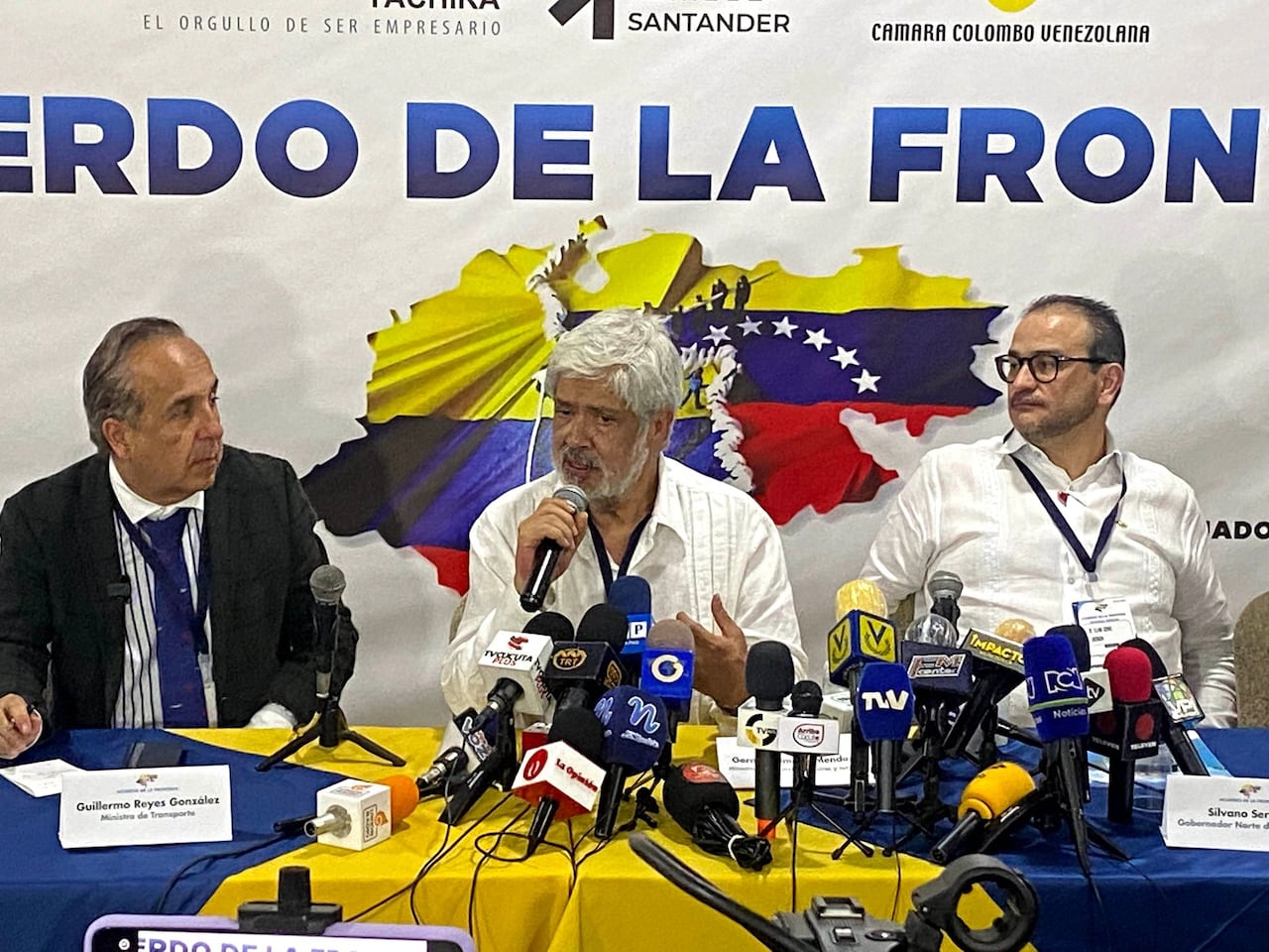 Guillermo Reyes, ministro de Transporte; Germán Umaña, ministro de Comercio, Industria y Turismo; Silvano Serrano, gobernador de Norte de Santander