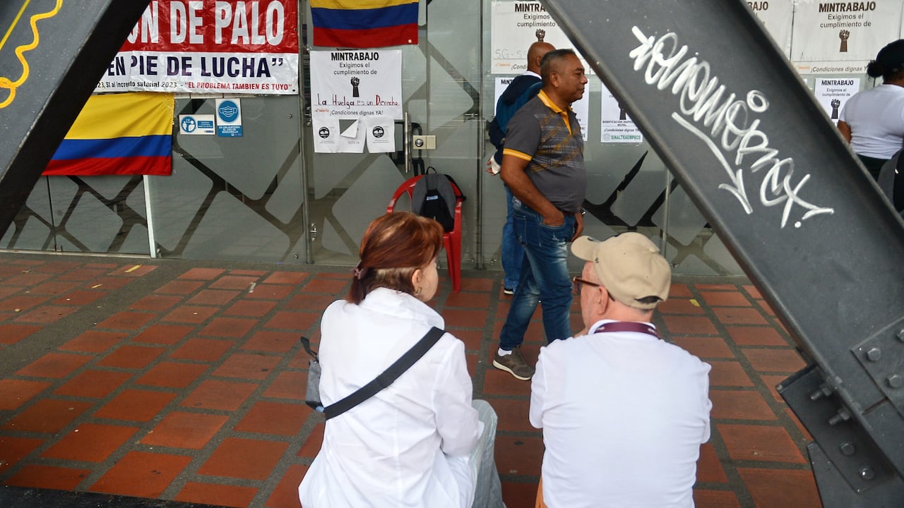 Cali: En el día de se dio inicio al paro nacional de Ministerio de Trabajo, ( Foto Seccional Valle del Cauca). foto José L Guzmán. EL País