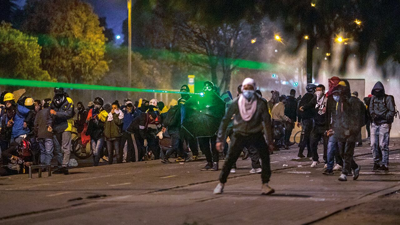  En 2021 se presentaron violentas protestas protagonizadas por la llamada primera línea, que hoy el Gobierno insiste en dejar en libertad, pese las evidencias de delitos de quienes fueron procesados. Las víctimas y los denunciantes sienten miedo.