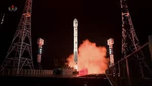 Imágenes de archivo del cohete satelital de Corea del Norte