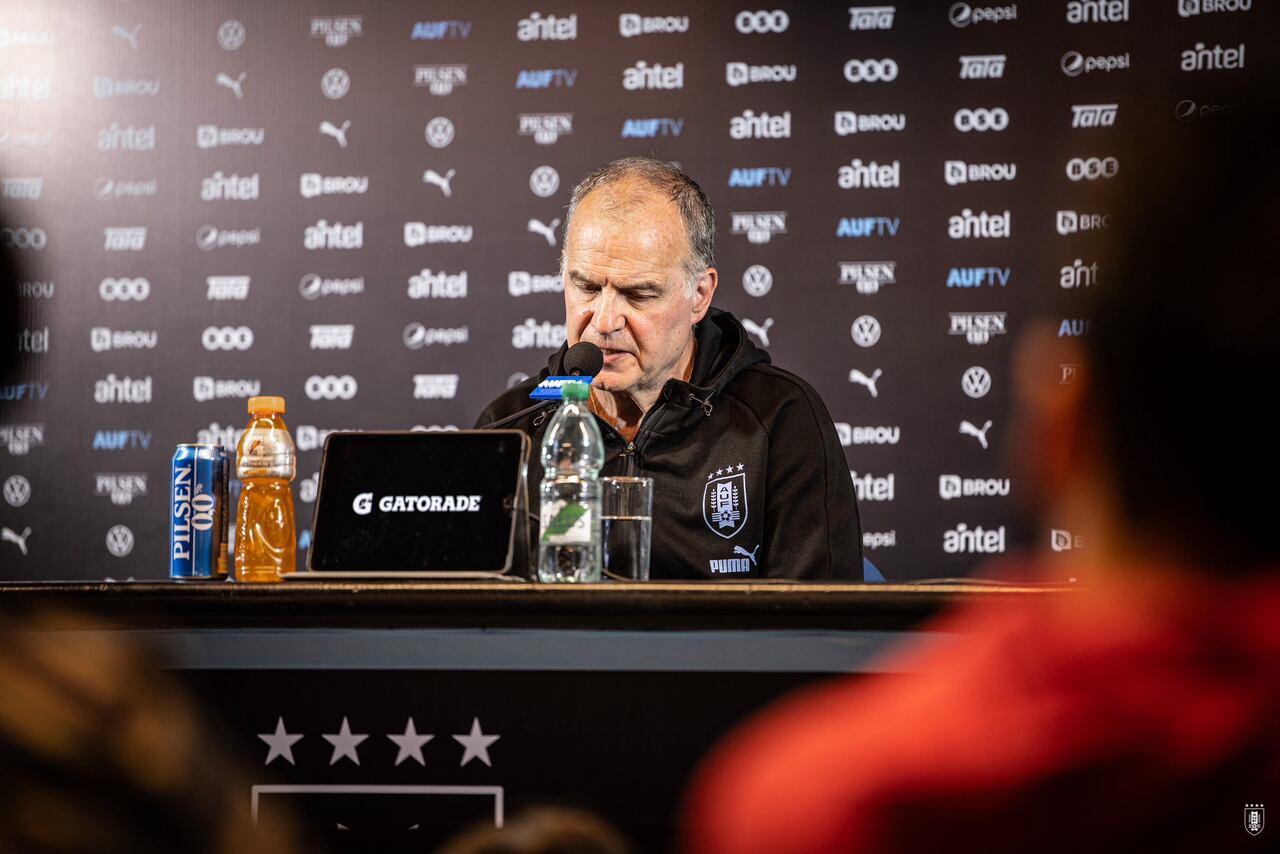 Marcelo Bielsa en conferencia de prensa.