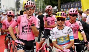 Esteban Chaves es gregario de Richard Carapaz en el Tour de Francia 2023.