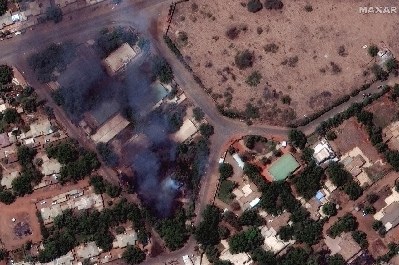 En imágenes Fuerzas rivales luchan en la capital de Sudán