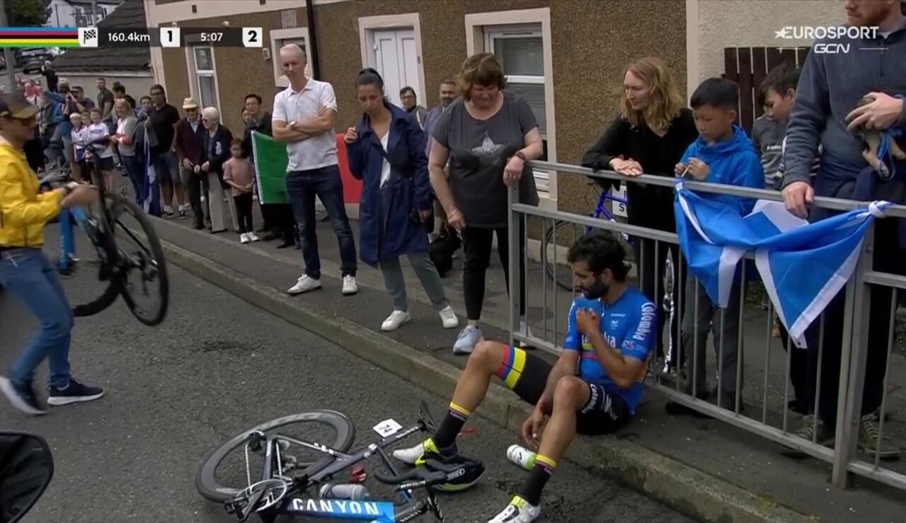 Fernando Gaviria se vio obligado a retirarse del Mundial de Ciclismo.