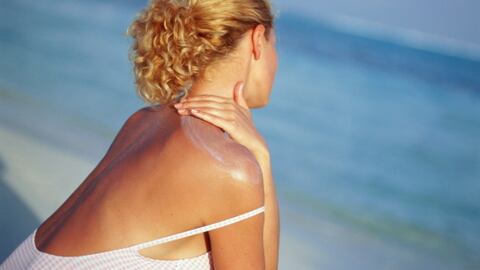 Congelar el bloqueador solar podría causar problemas en la piel.