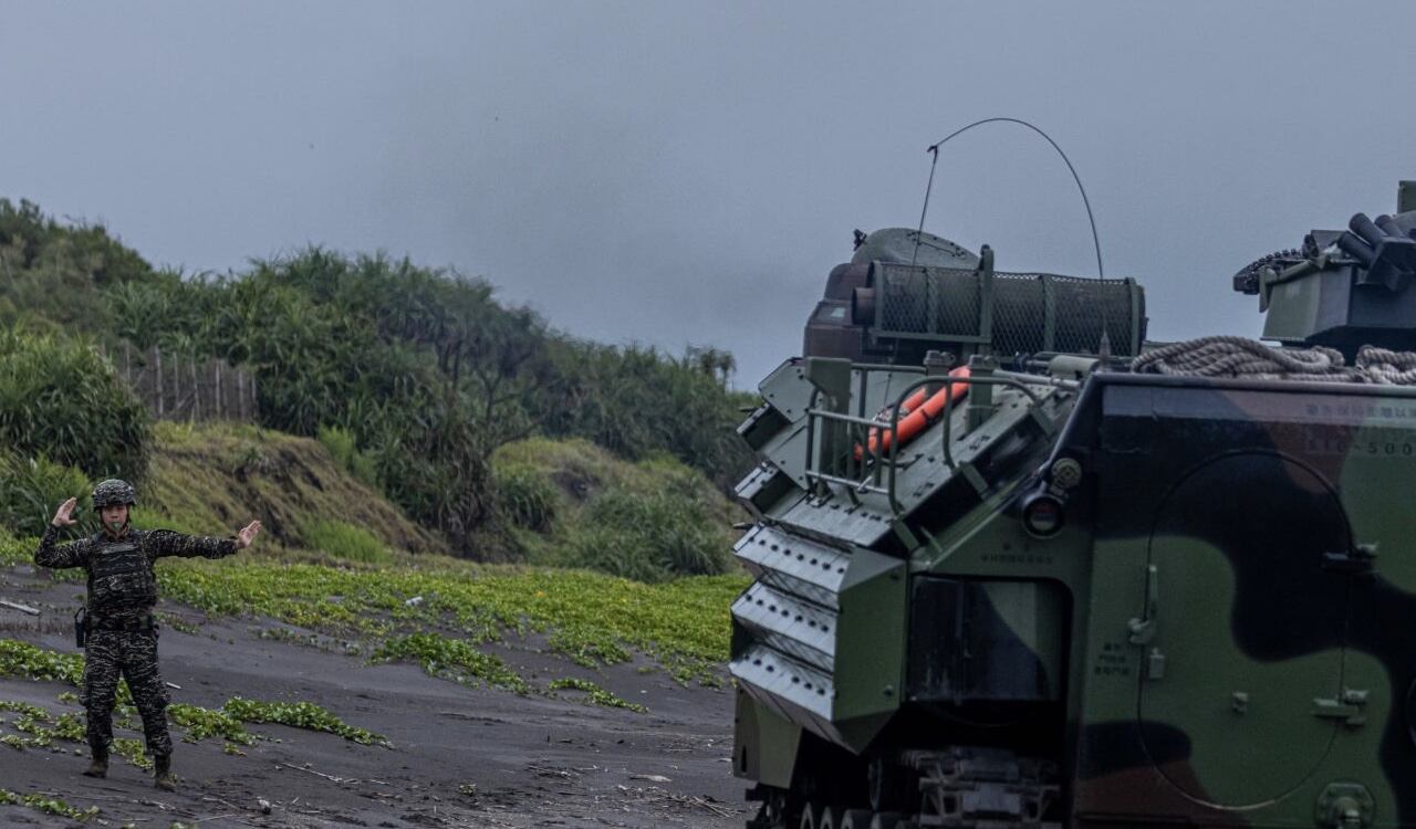El Ejército de Taiwán sigue haciendo maniobras en las playas del estrecho que los separa de China