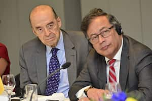 Presidente Gustavo Petro y el canciller Álvaro Leyva