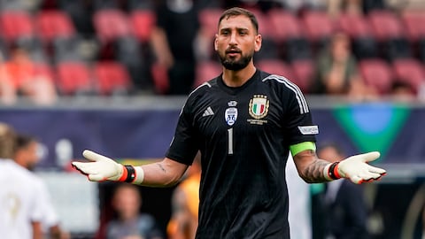 El portero Gianluigi Donnarumma de Italia reacciona durante el partido por el tercer lugar de la Liga de Naciones de la UEFA entre Holanda e Italia en el estadio FC Twente el 18 de junio de 2023 en Enschede, Holanda. (Foto de Andre Weening/Agencia BSR/Getty Images)