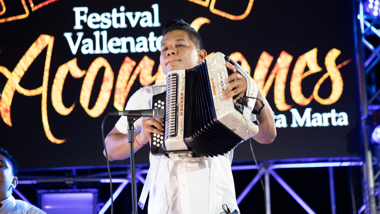Félix Torrijos, acordeonero de Santa Marta, representa a su ciudad en el Festival Vallenato Mar de Acordeones.