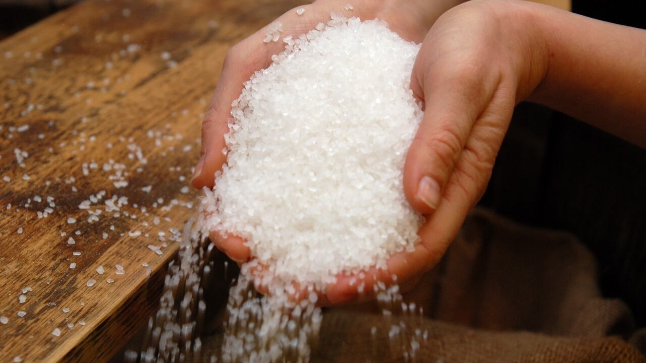 La sal gruesa es utilizada en bastantes rituales, porque se le atribuyen grandes propiedades.