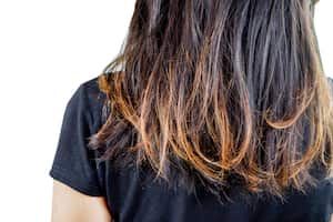 La deshidratación del cabello incide de forma negativa en su crecimiento.