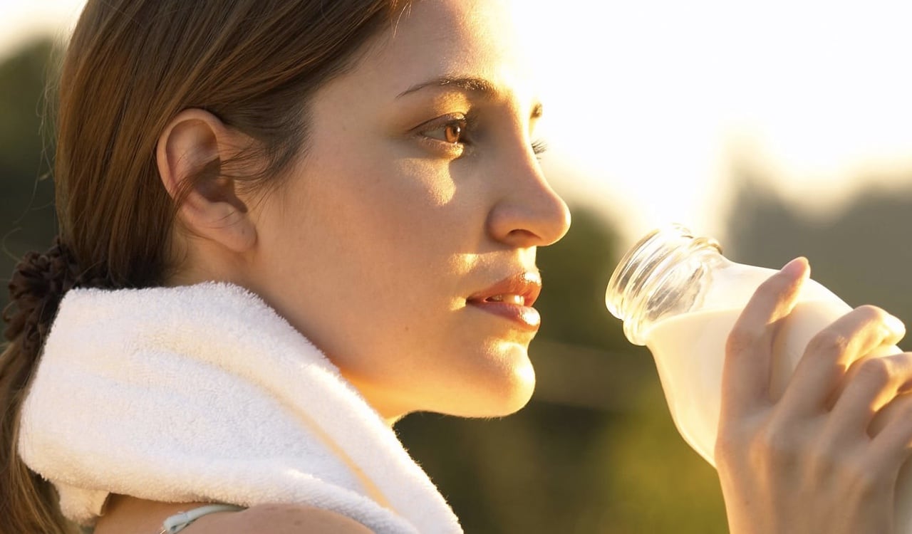Según un estudio, la leche hidrata más que el agua