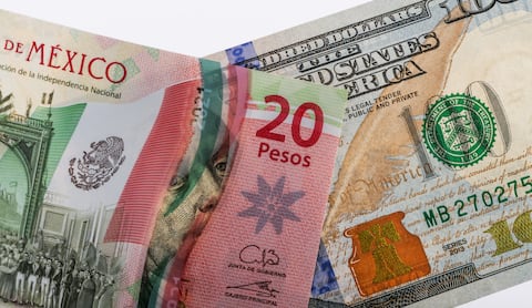 Pesos mexicanos y dólares americanos