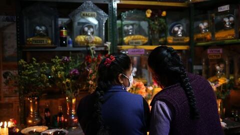 Cada 8 de noviembre en Bolivia se celebra la “Fiestas de las Ñatitas”, un ritual ancestral y prehispánico en honor a los muertos olvidados en el que algunas personas rinden un homenaje a calaveras, o “ñatitas”. (Crédito obligatorio: Cortesía Luis Gandarillas - Reflex Photo Press) Agencia Anadolu