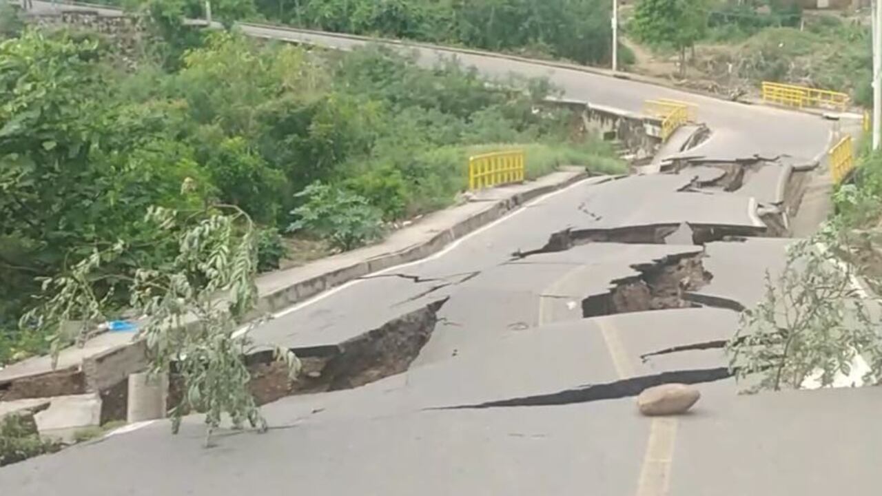 La comunidad había advertido en días pasados sobre el mal estado del puente.