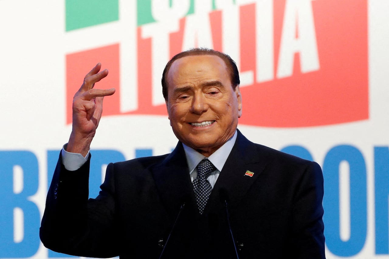 El ex primer ministro italiano y líder del partido Forza Italia Silvio Berlusconi asiste a un mitin en Roma, Italia, el 9 de abril de 2022.