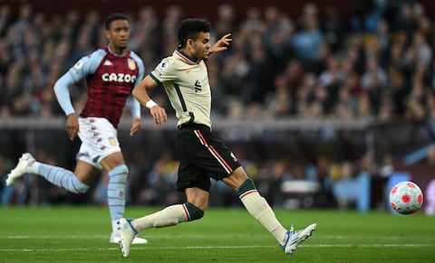 Un hincha se molestó con Luis Díaz por hace una jugada de lujo antes del partido contra el Aston Villa