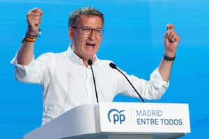 El líder del Partido Popular, Alberto Nuñez Feijoo, hablando durante el mitin de clausura de la campaña electoral del Partido Popular (PP), antes de las elecciones regionales