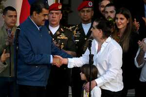 Venezuela's President Nicolas Maduro (L) shakes hands with Colombian businessman Alex Saab upon his arrival at the Miraflores Presidential Palace in Caracas on December 20, 2023. Alex Saab, alleged to be a "front man" for Venezuelan President Nicolas Maduro, arrived in the Caribbean country after being released from the United States, where he was on trial for money laundering. (Photo by Federico Parra / AFP)