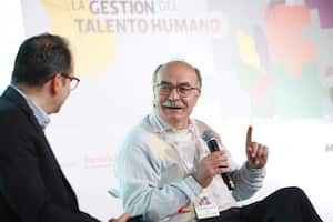 Carlos Enrique Rodríguez, subdirector general de SEMANA y Stefano Farné, director del Observatorio Laboral de la Universidad Externado de Colombia