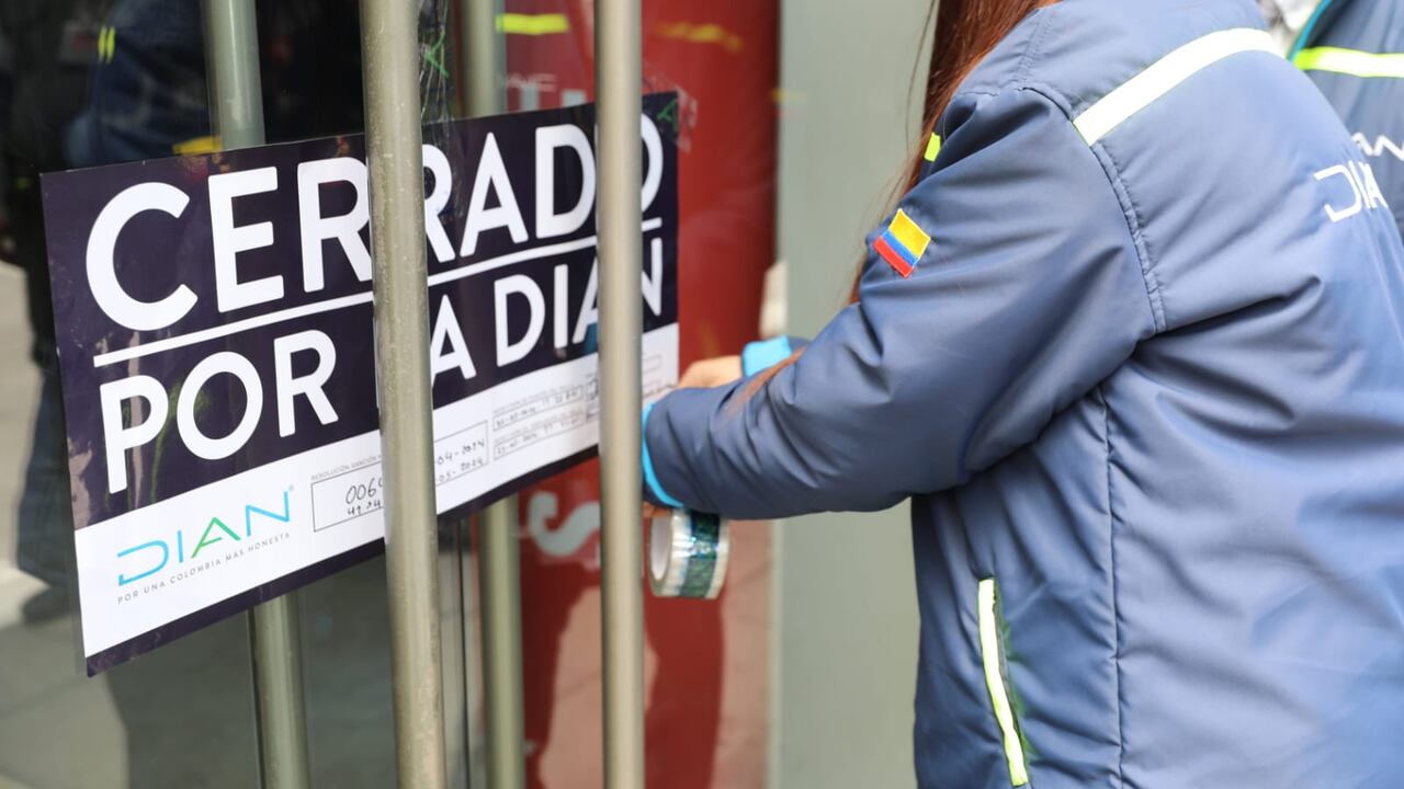 La DIAN cerró el Outlet Adidas en Bogotá
