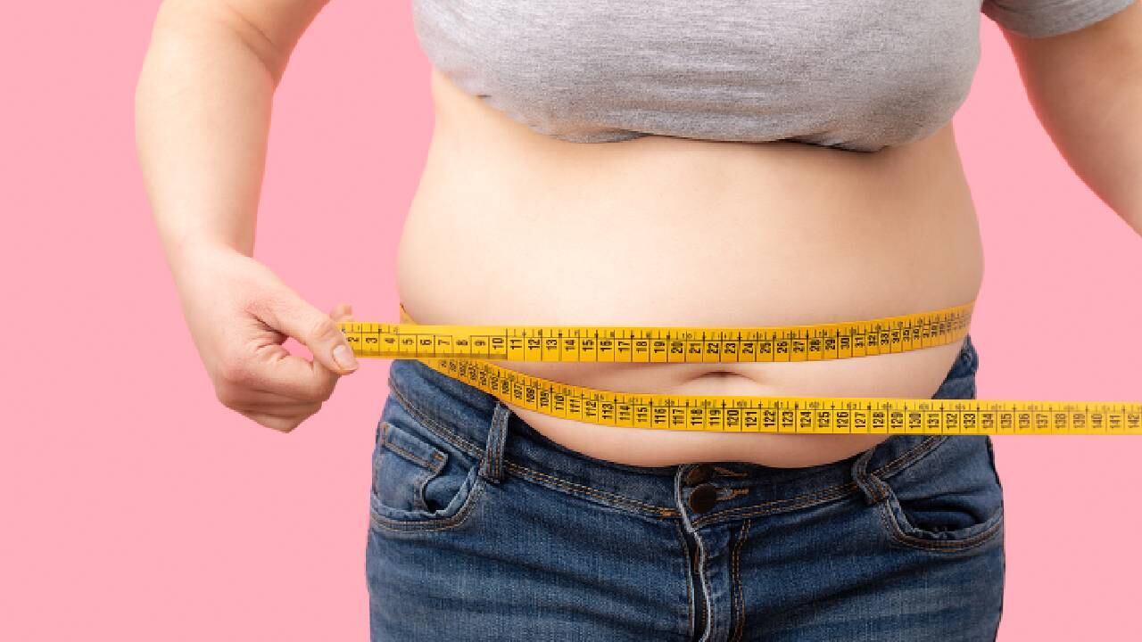 Saltarse los ejercicios de resistencia, dieta extrema y comer demasiado después del ejercicio, son algunos errores  cuando se quiere bajar de peso. Foto: Getty images.