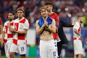 El centrocampista croata #10 Luka Modric (C) reacciona al final del partido de fútbol del Grupo B de la UEFA Euro 2024 entre Croacia e Italia en el estadio de Leipzig el 24 de junio de 2024. (Foto de Odd ANDERSEN / AFP)