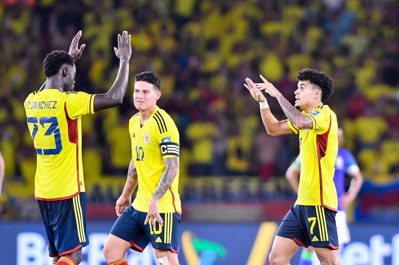 BARRANQUILLA, COLOMBIA - NOVEMBER 16: Luis Diaz of Colombia celebrates with teammates after scoring the team's second goal during the FIFA World Cup 2026 Qualifier match between Colombia and Brazil at Estadio Metropolitano Roberto Meléndez on November 16, 2023 in Barranquilla, Colombia. (Photo by Gabriel Aponte/Getty Images)