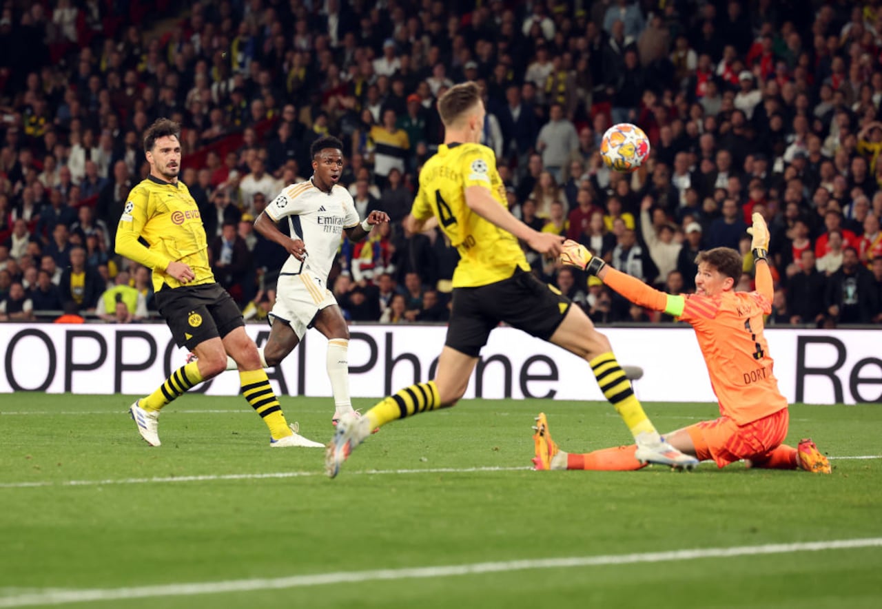 LONDON, ENGLAND - JUNE 01: Vinícius Júnior of Real Madrid scores his team's second goal during the UEFA Champions League 2023/24 final match between Borussia Dortmund v Real Madrid CF at Wembley Stadium on June 01, 2024 in London, England. (Photo by Ian MacNicol/Getty Images)
