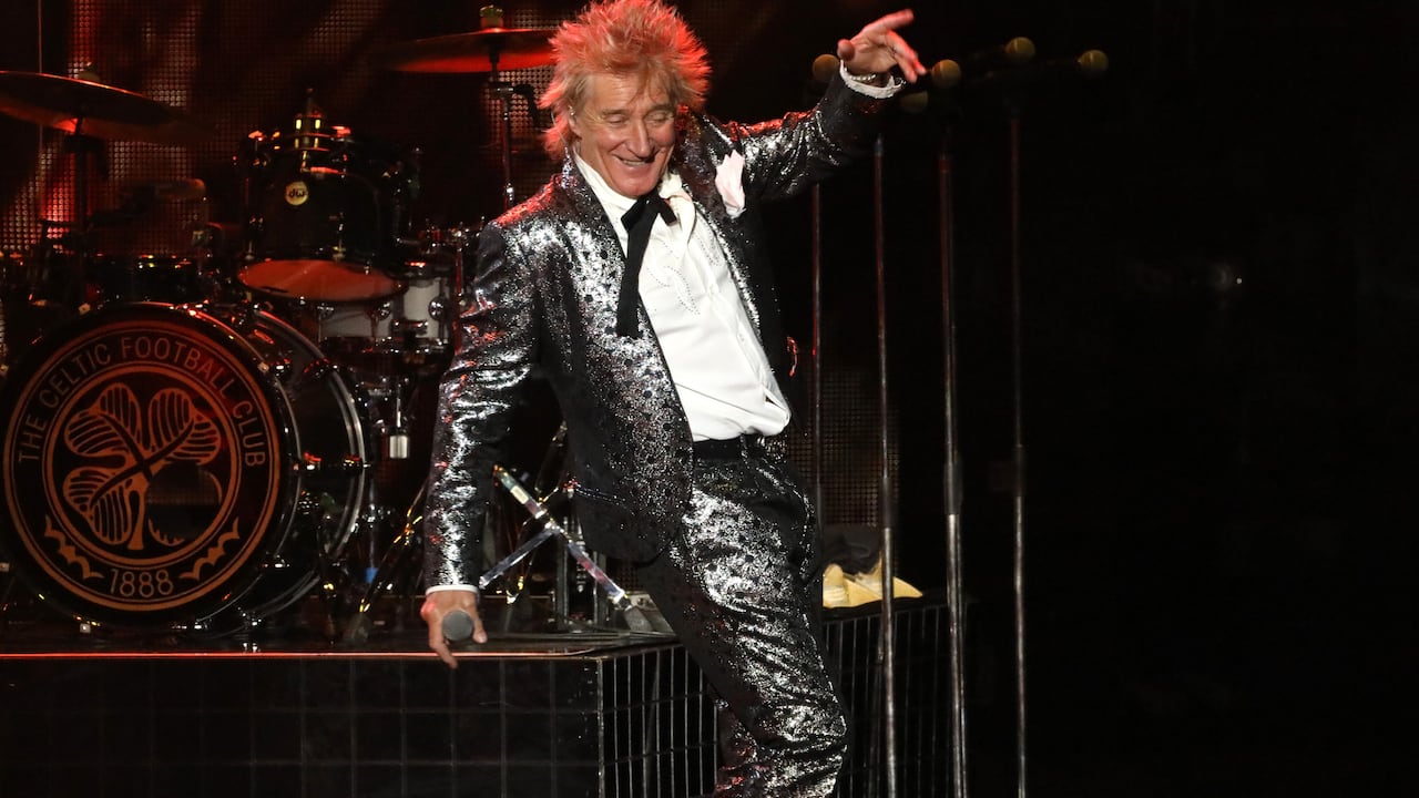 TORONTO, ONTARIO - JULY 26: Rod Stewart performs at Budweiser Stage on July 26, 2022 in Toronto, Ontario. (Photo by Jeremychanphotography/Getty Images)