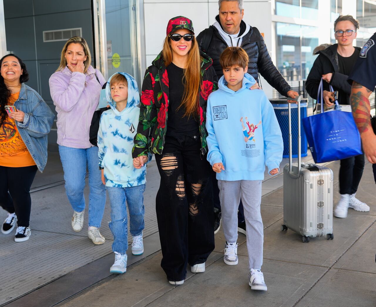 Shakira llegó a Nueva York con sus hijos este 9 de marzo.