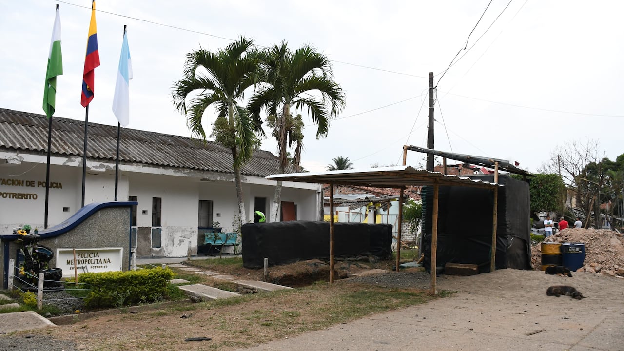 Seis viviendas ubicadas cerca de la estación de Policía de Potrerito sufrieron graves afecaciones por el carro bomba. Foto: Cortesía de la Gobernación del Valle para el El País.