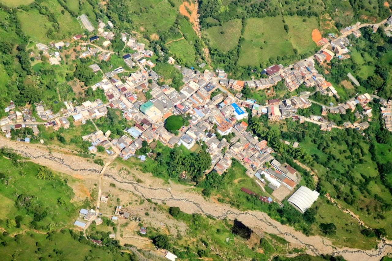 Los municipios de Antioquia se encuentran en alerta por presencia de grupos armados ilegales que inciden en la población civil.