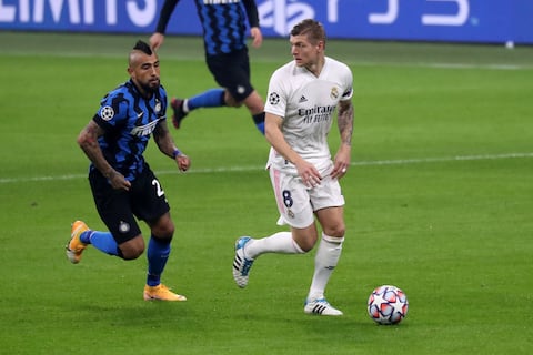 STADIO GIUSEPPE MEAZZA, MILANO, ITALY - 2020/11/25: Toni Kroos of Real Madrid Fc in action during Uefa Champions League Group B match between FC Internazionale and Real Madrid Fc . Real Madrid Fc wins 2-0 over Fc Internazionale. (Photo by Marco Canoniero/LightRocket via Getty Images)