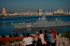 La fragata Almirante Gorshkov de la Armada rusa llega al puerto de La Habana, Cuba, el 24 de junio de 2019. Funcionarios cubanos anunciaron el 6 de junio de 2024 que cuatro buques de guerra rusos, incluido el Gorshkov, llegarán a La Habana a partir del 12 de junio.