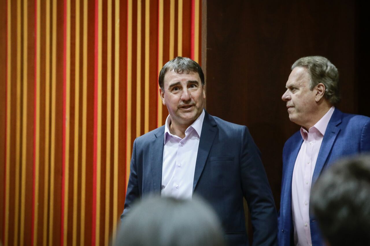 BOGOTA, COLOMBIA - JUNE 14: New head coach Nestor Lorenzo (L) of Colombia and Colombian Football Federation Ramon Jesurun (R) arrive to attend a press conference in Bogota, Colombia, on June 14, 2022. (Photo by Juancho Torres/Anadolu Agency via Getty Images)