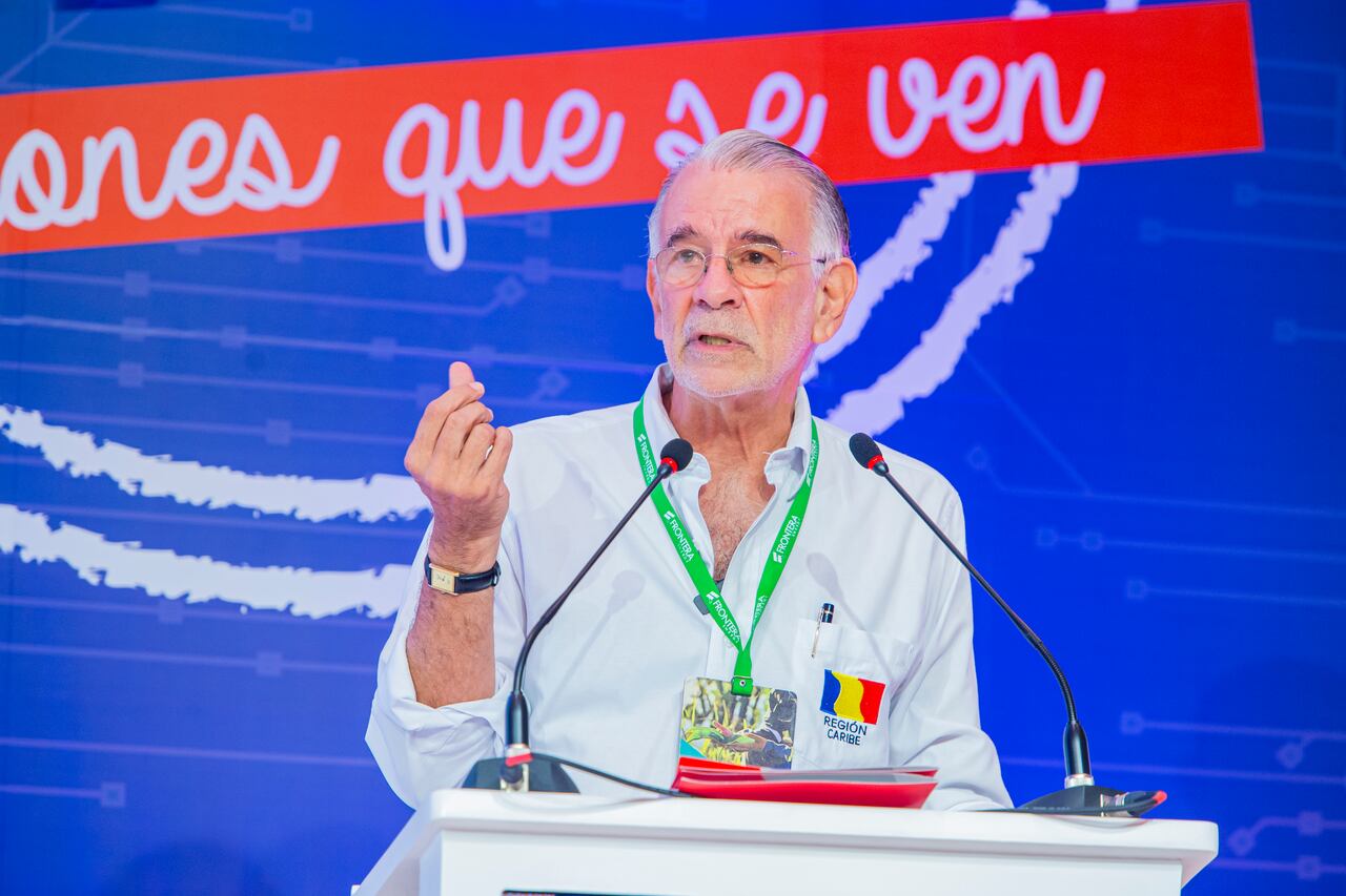 Eduardo Verano, Gobernador del Atlántico, durante el tercer Gran Foro de la ACP.