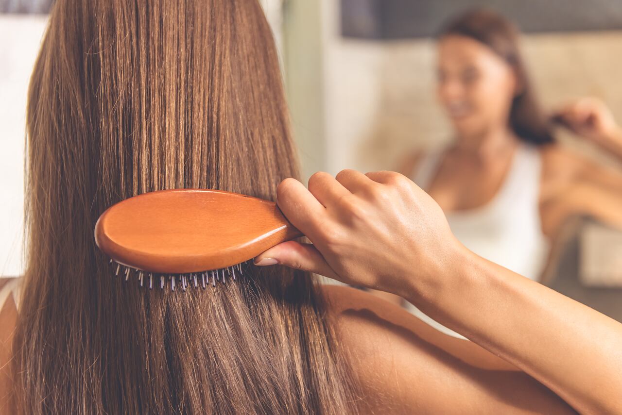 El cabello seco suele ser más fuerte que cuando está mojado.