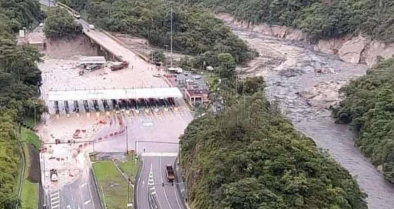 Vía al Llano cerrada tras la emergencia en Quetame.