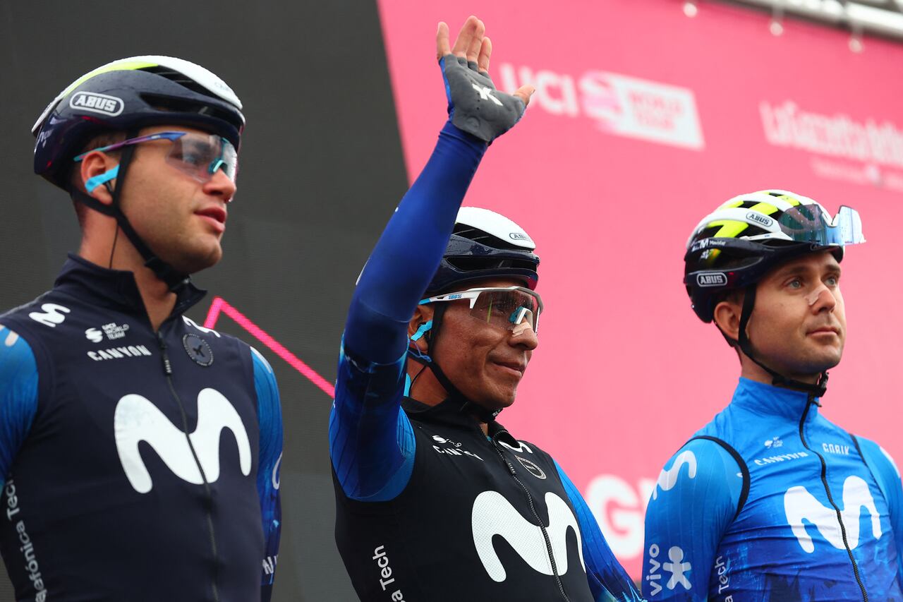 Team Movistar's Colombian rider Nairo Quintana (C) waves flanked by his teammates before the start of the 20th stage of the 107th Giro d'Italia cycling race, 184km between Alpago and Bassano del Grappa on May 25, 2024. (Photo by Luca Bettini / AFP)