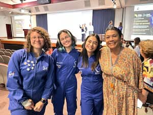 Cada año un grupo de jóvenes colombianas tiene la oportunidad de conocer el Centro Espacial Houston de la NASA.