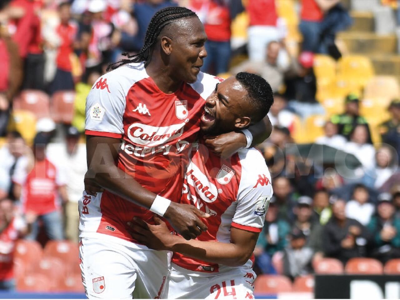 Hugo Rodallega celebrando su último gol con la camiseta de Santa Fe