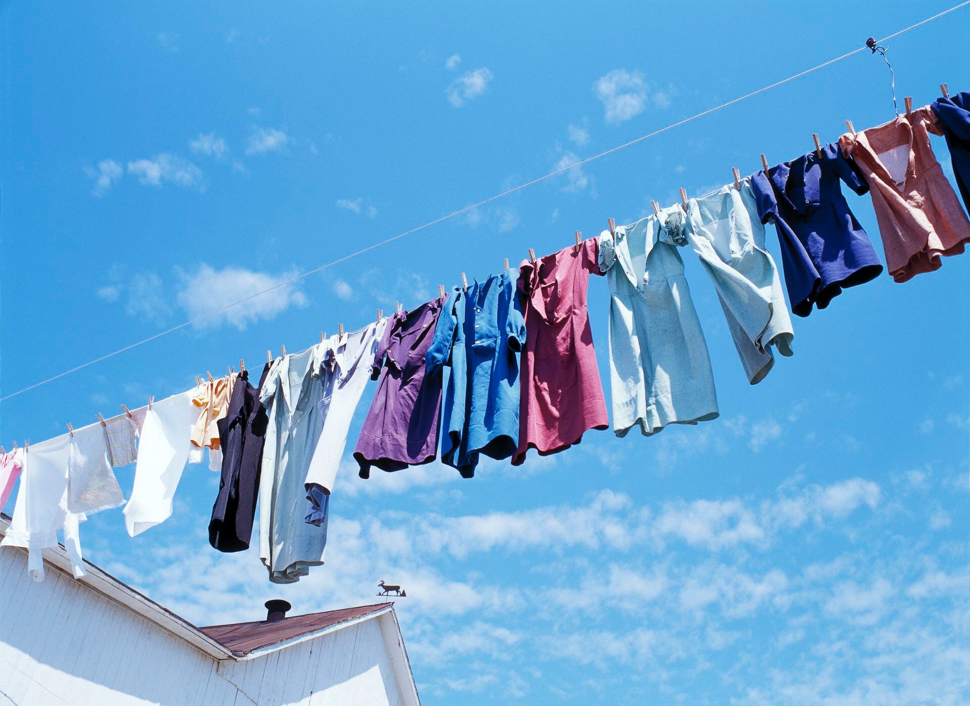 TRUCO SECAR ROPA  Adiós a la secadora: el método japonés para secar la ropa  dentro de casa y que no haya humedades