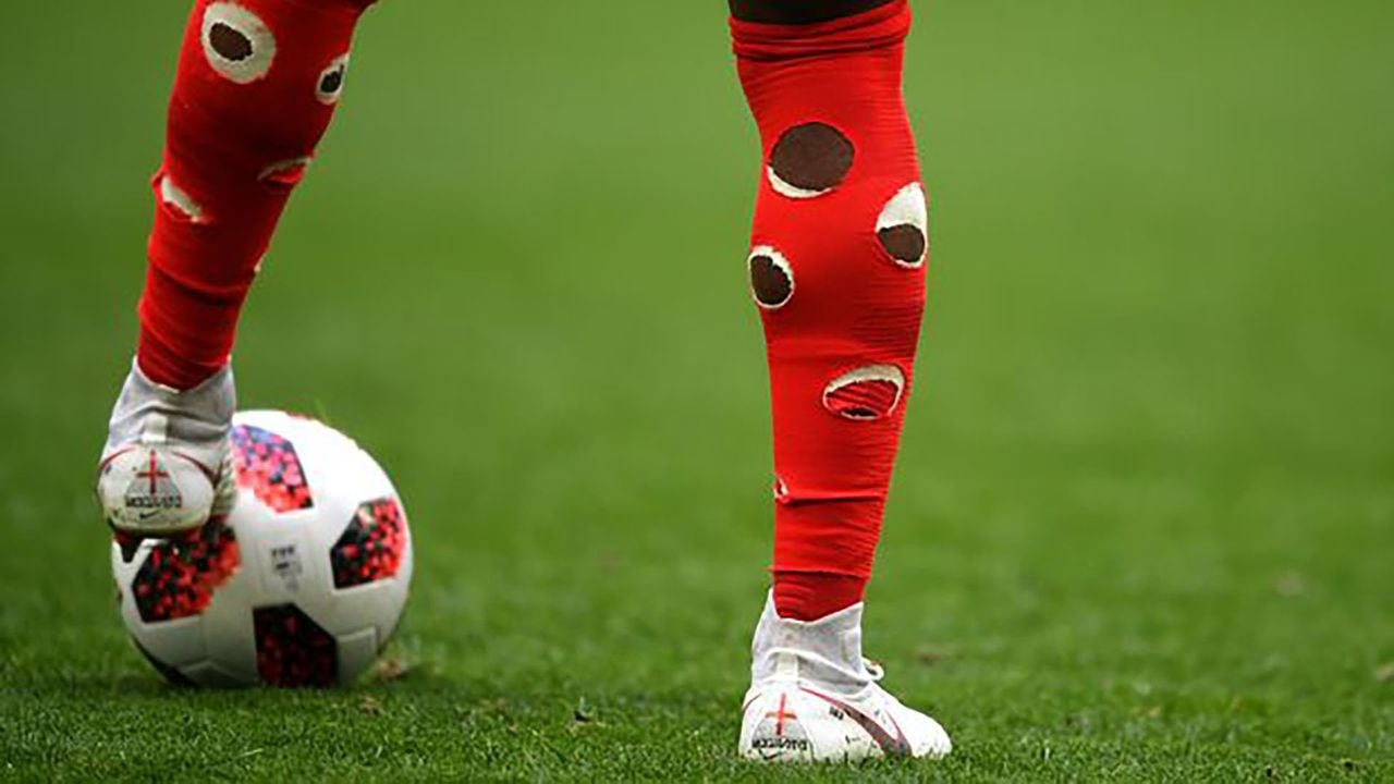 volverse loco Vicio detrás Mundial Qatar 2022: ¿por qué algunos futbolistas están jugando con las  medias rotas en la Copa del Mundo?