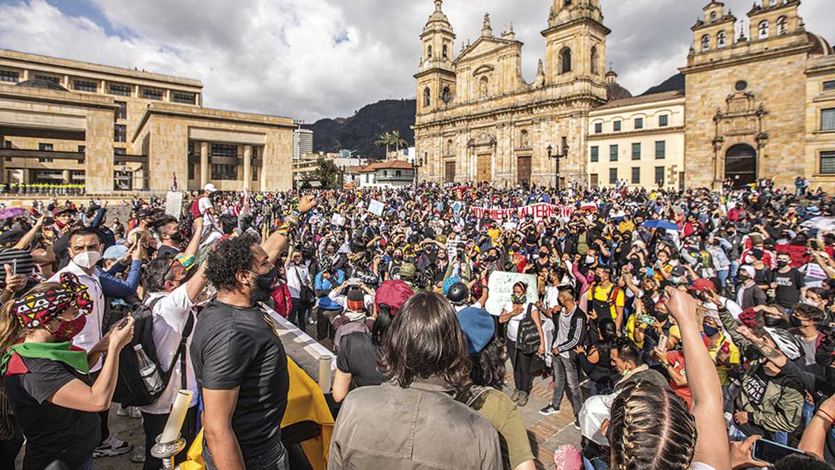 Una mayoría de colombianos salió a protestar de manera pacífica. Las manifestaciones iniciaron por la controvertida reforma tributaria que quería impulsar el Gobierno, y que al final fue retirada del Congreso.